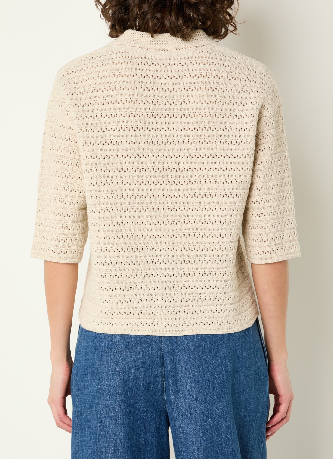 OPUS Garakino polo van crochet met v-hals - achterkant 3 donkerbeige