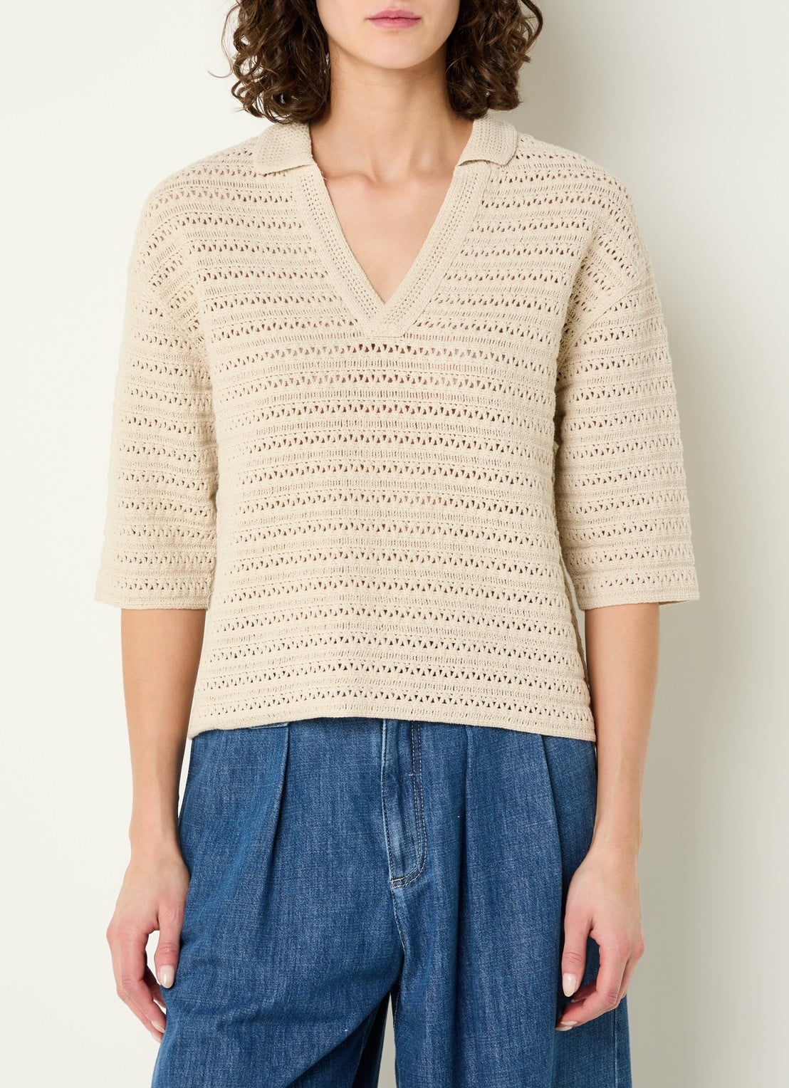 OPUS Garakino polo van crochet met v-hals - detail 4 donkerbeige