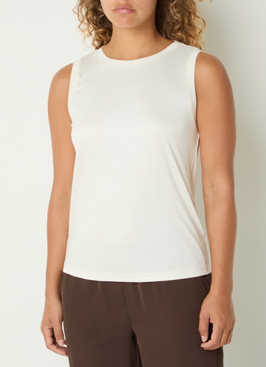 OPUS Inise tanktop met ronde hals - detail gebroken wit