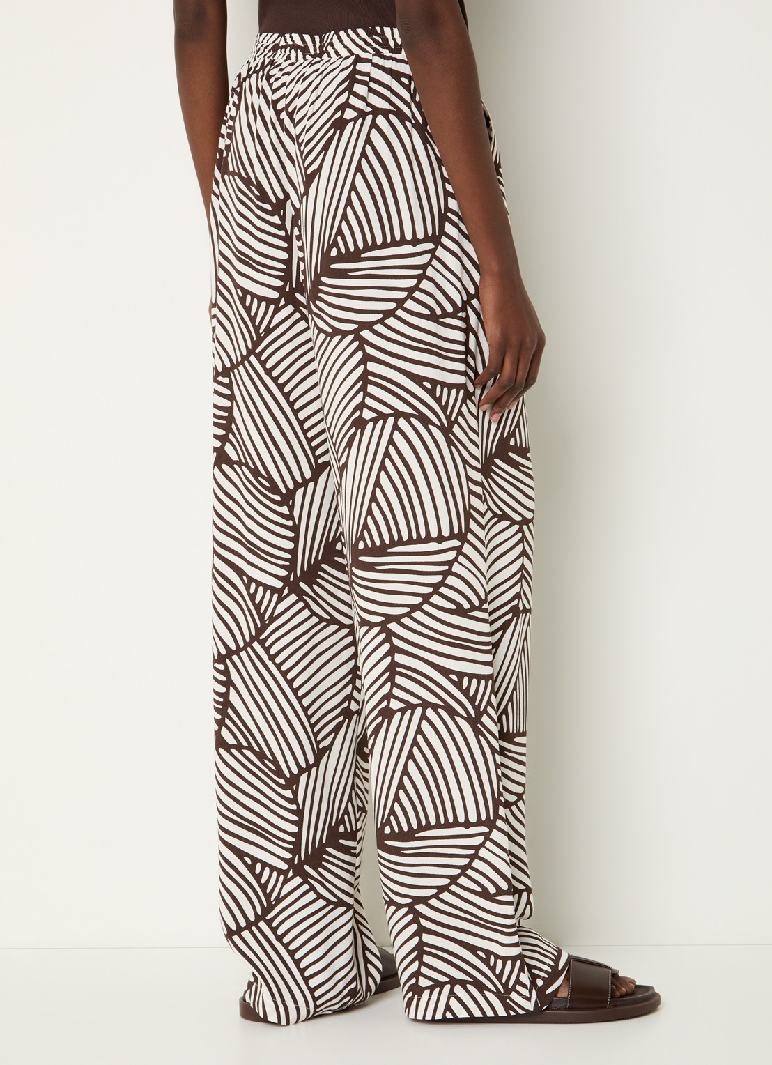 OPUS Marou Botanical high waist straight fit broek met print - achterkant bruin