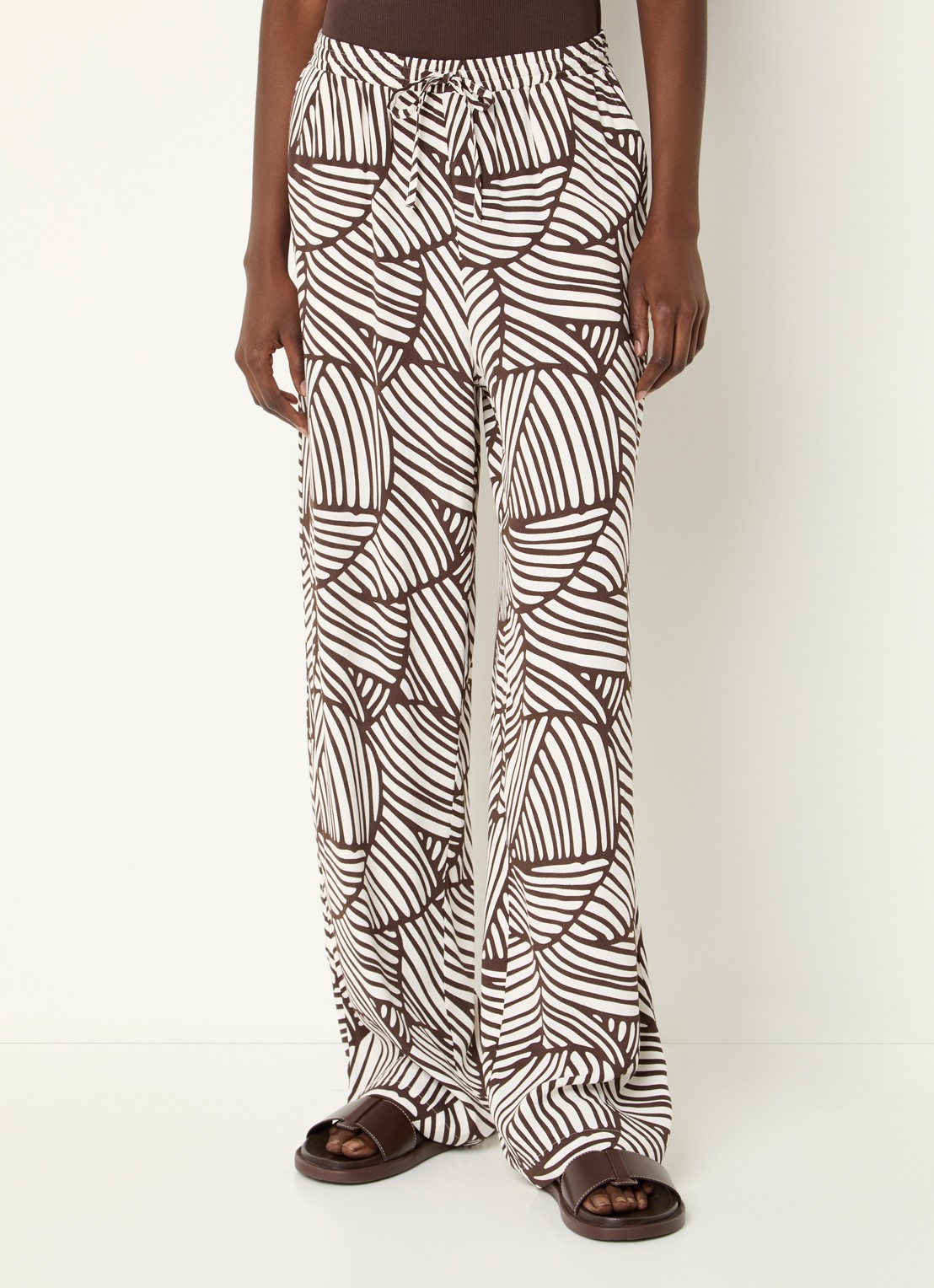 OPUS Marou Botanical high waist straight fit broek met print - detail 4 bruin