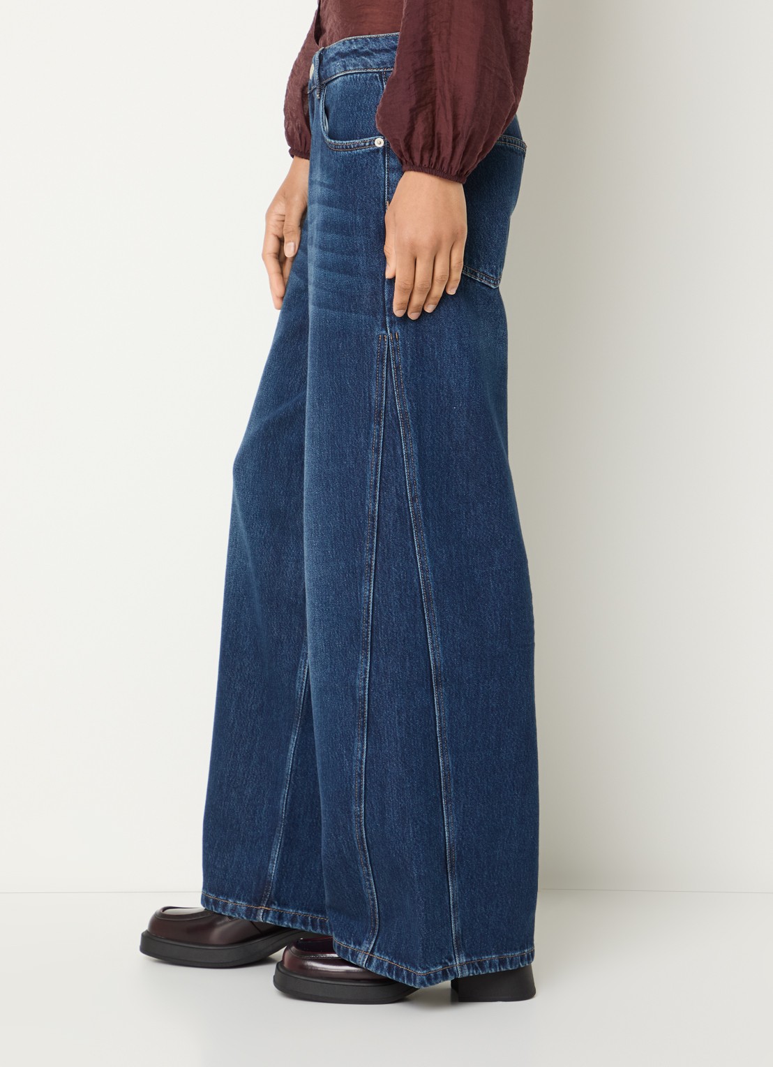 OPUS Meddy Loosy low waist flared jeans met steekzakken - detail 4 donkerblauw