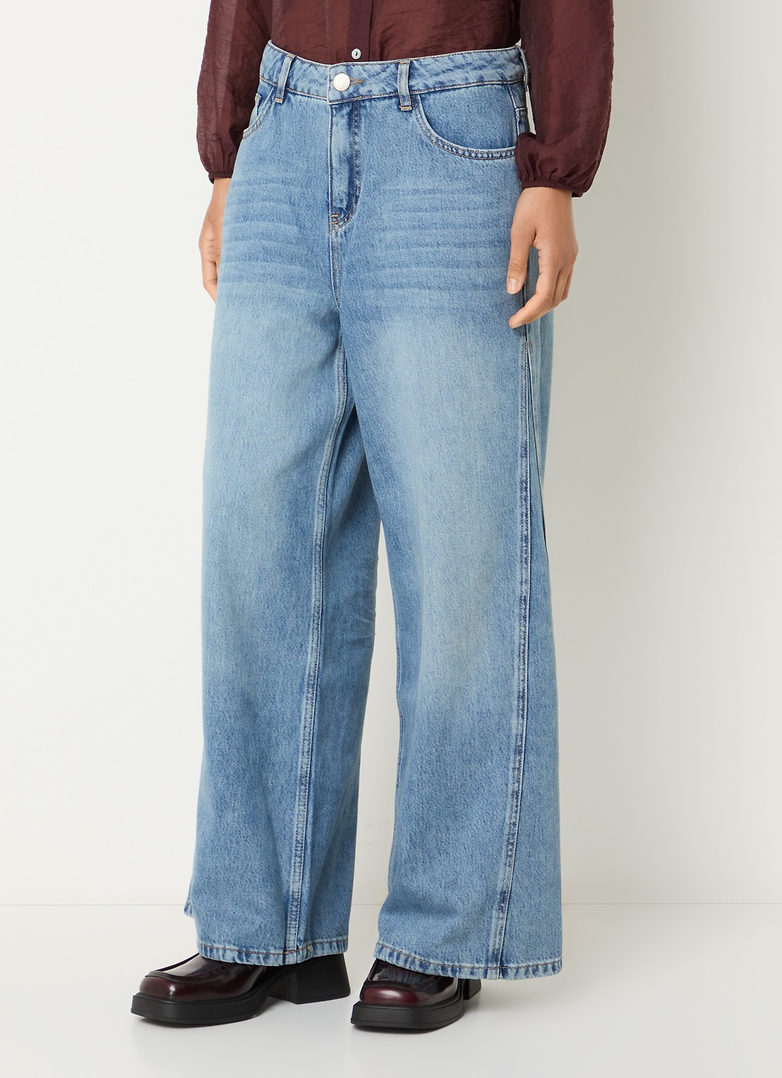 OPUS Meddy Loosy low waist flared jeans met steekzakken - detail indigo