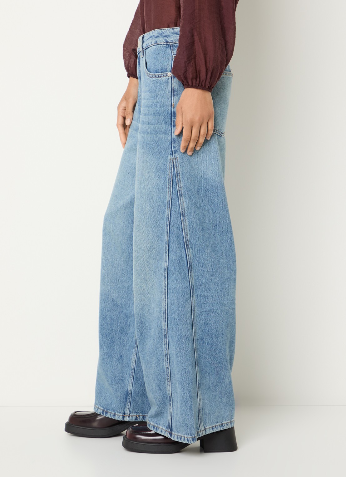 OPUS Meddy Loosy low waist flared jeans met steekzakken - detail 2 indigo