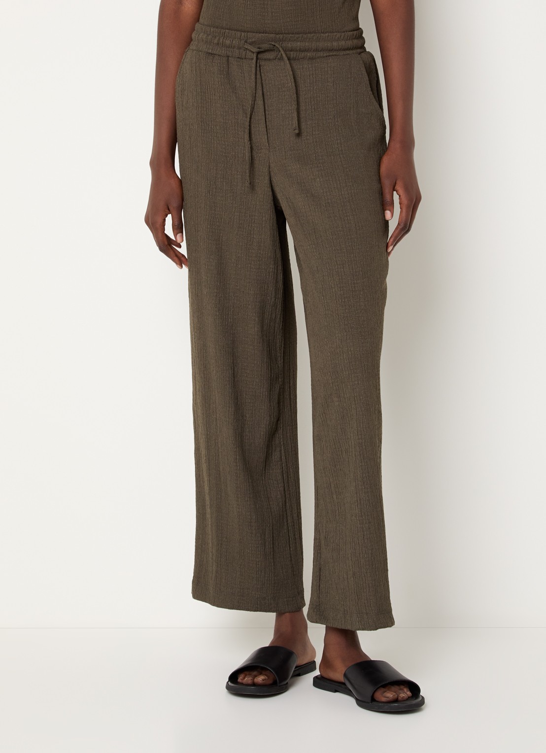 OPUS Mileni high waist loose fit pantalon met structuur - detail groen
