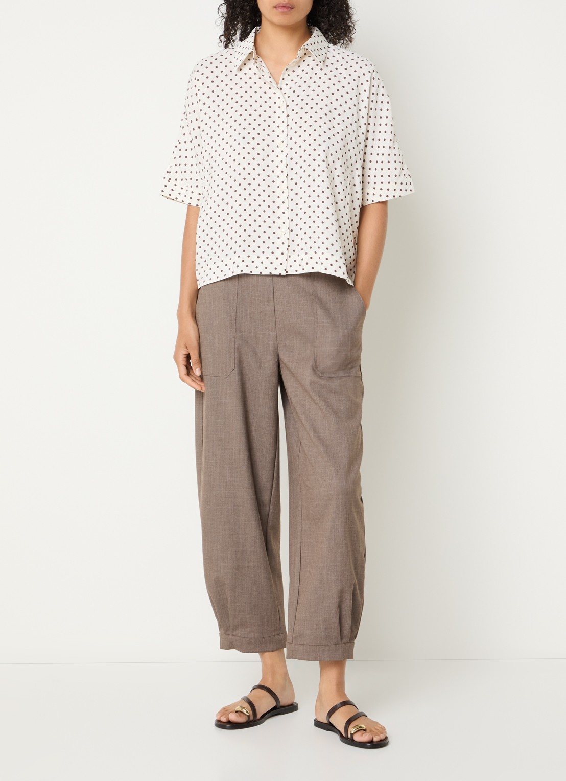 OPUS Myha mid waist tapered fit chino met opgestikte zakken  - voorkant 2 lichtbruin
