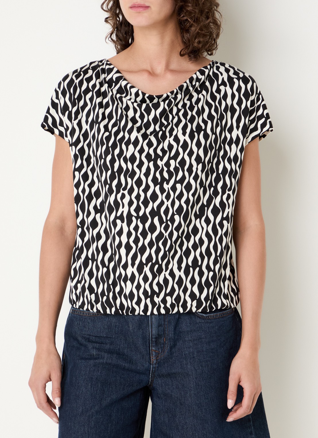 OPUS Sapaya top met print en watervalhals - detail 4 zwart