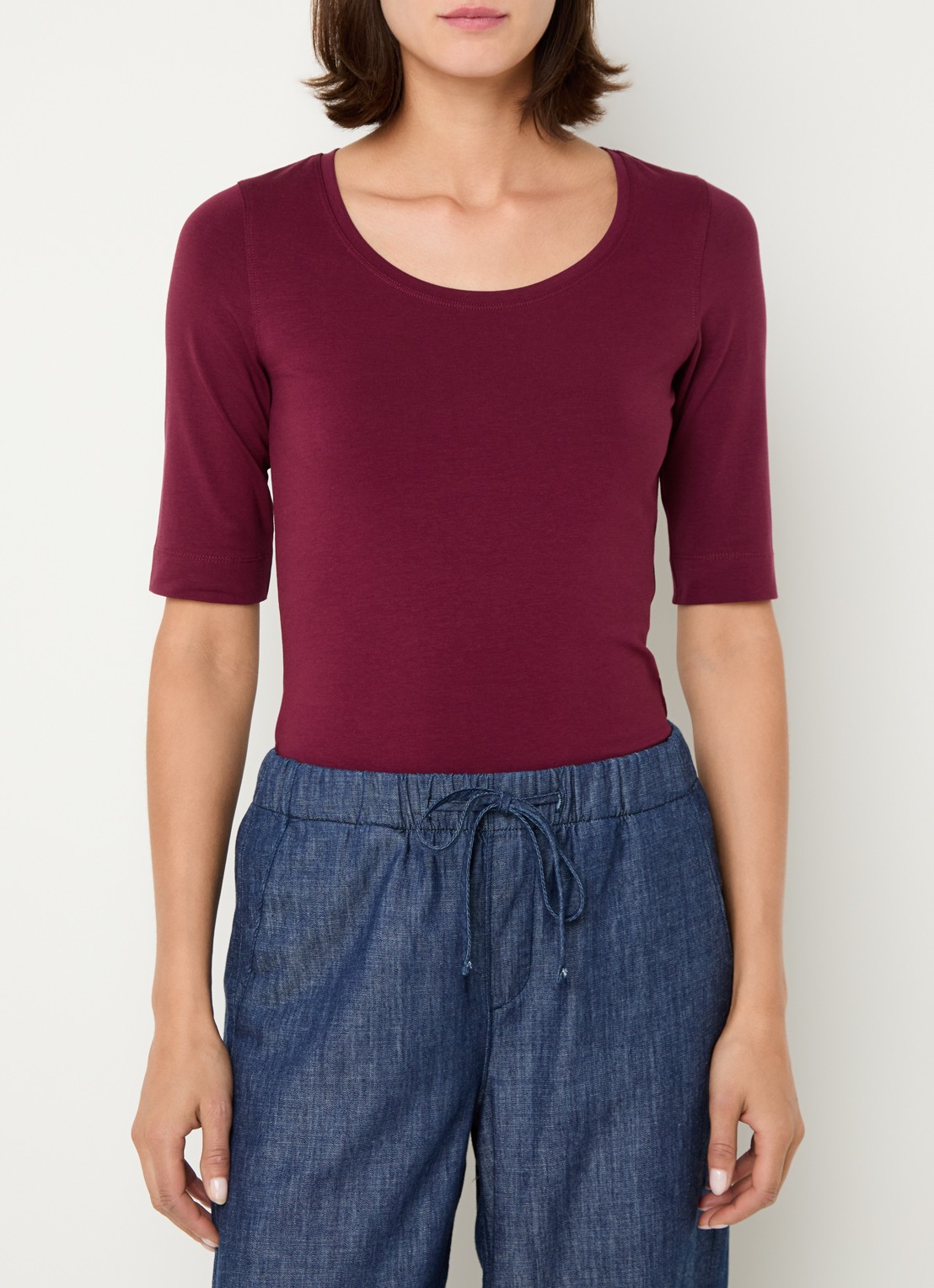 OPUS Serta top met ronde hals - detail 4 aubergine