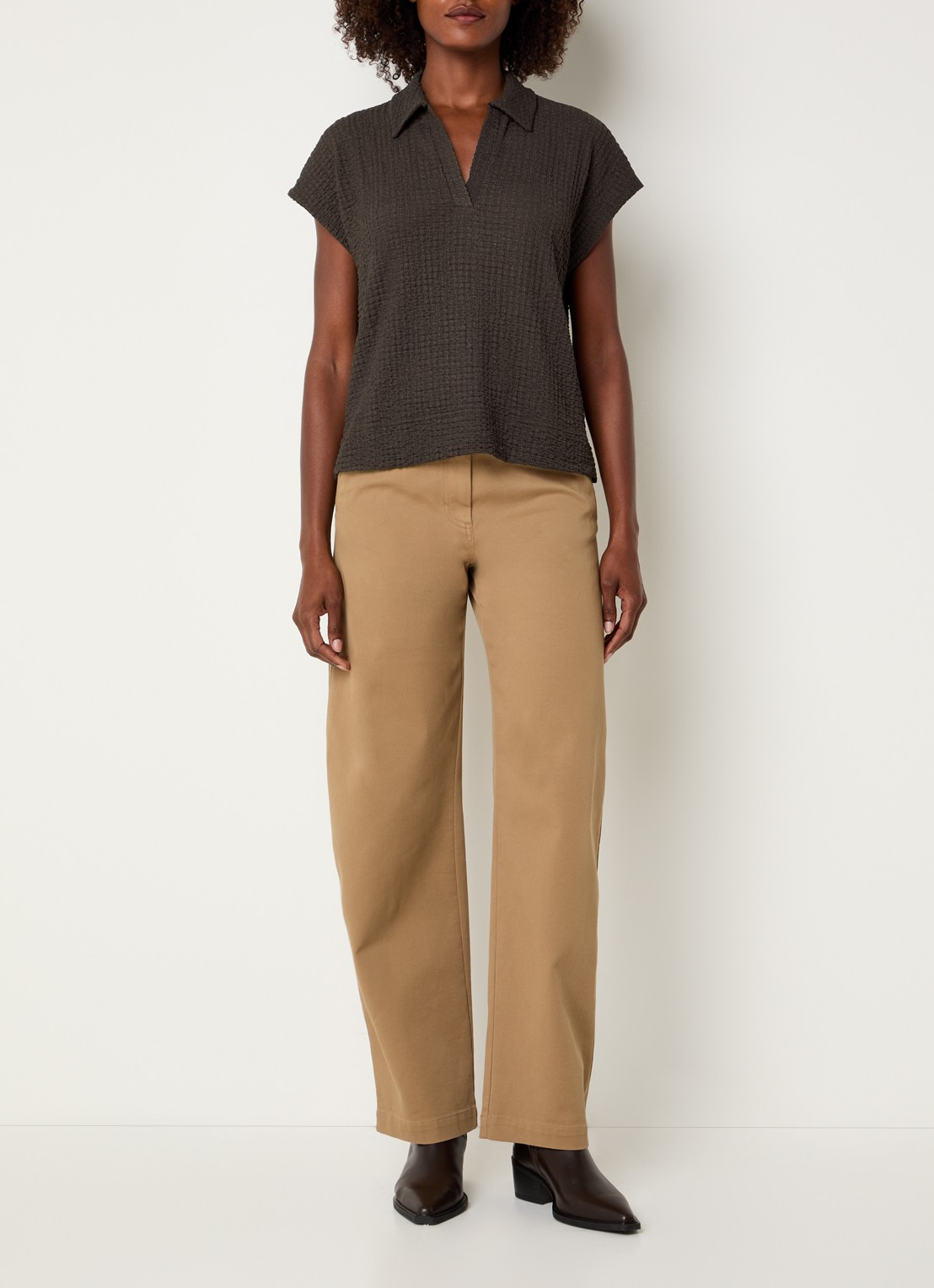 OPUS Sipin T-shirt met structuur - voorkant 2 donkerbruin