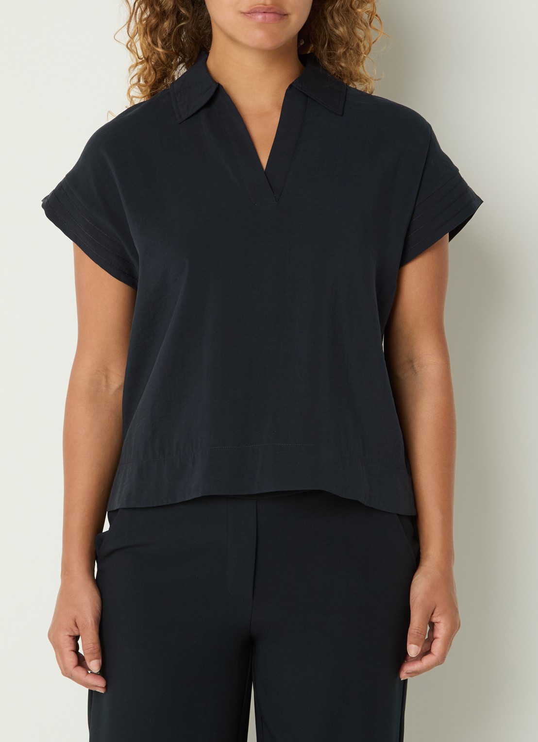 OPUS Siula tuniek met V-hals - detail 3 kobaltblauw