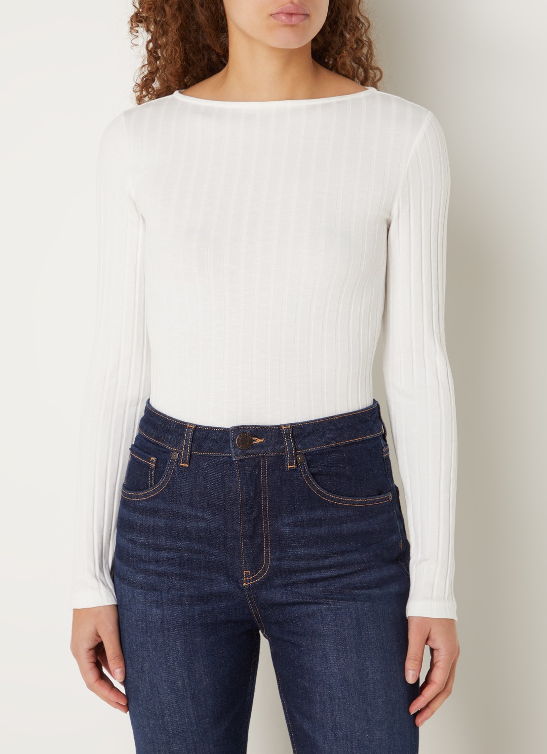 OPUS Sovke top met boothals en ribstructuur  - detail 4 wit