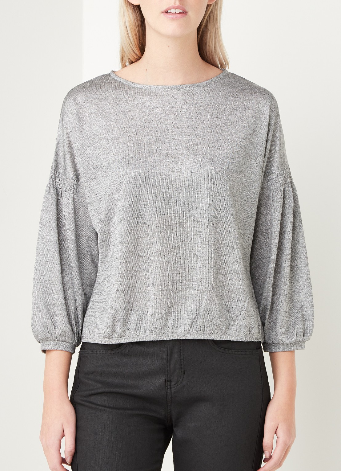 OPUS Sulba fijngebreide top met lurex en pofmouw - detail zilver