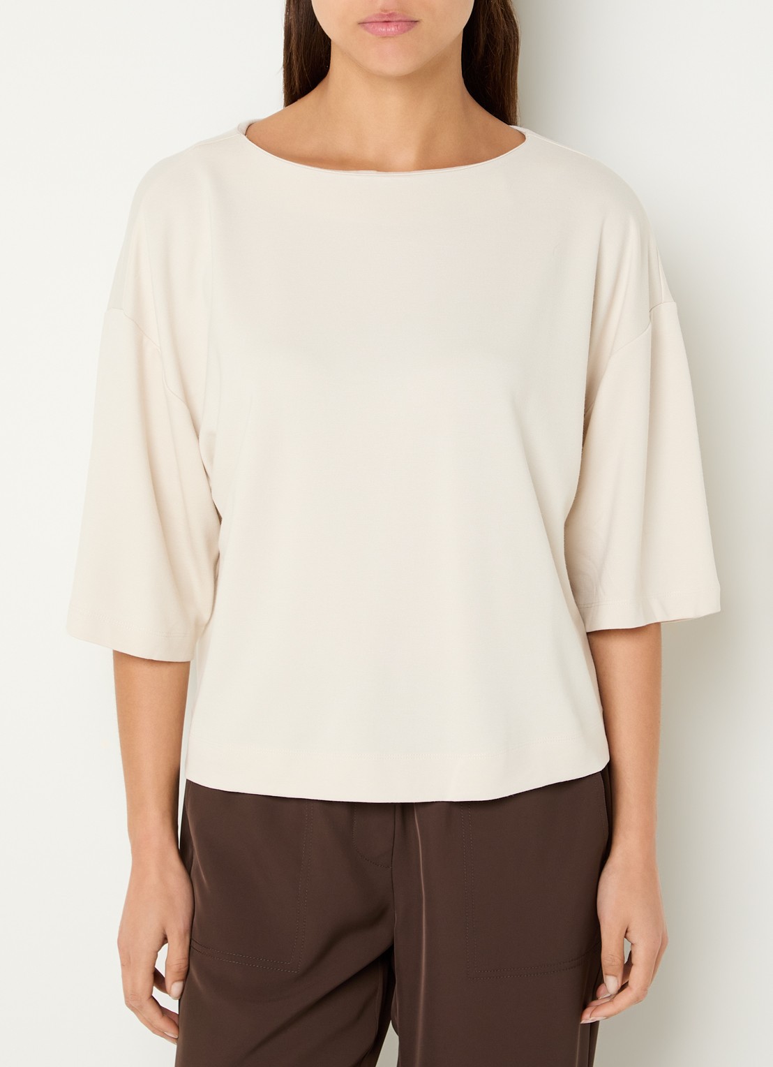 OPUS Syros top met ronde hals - detail 4 beige
