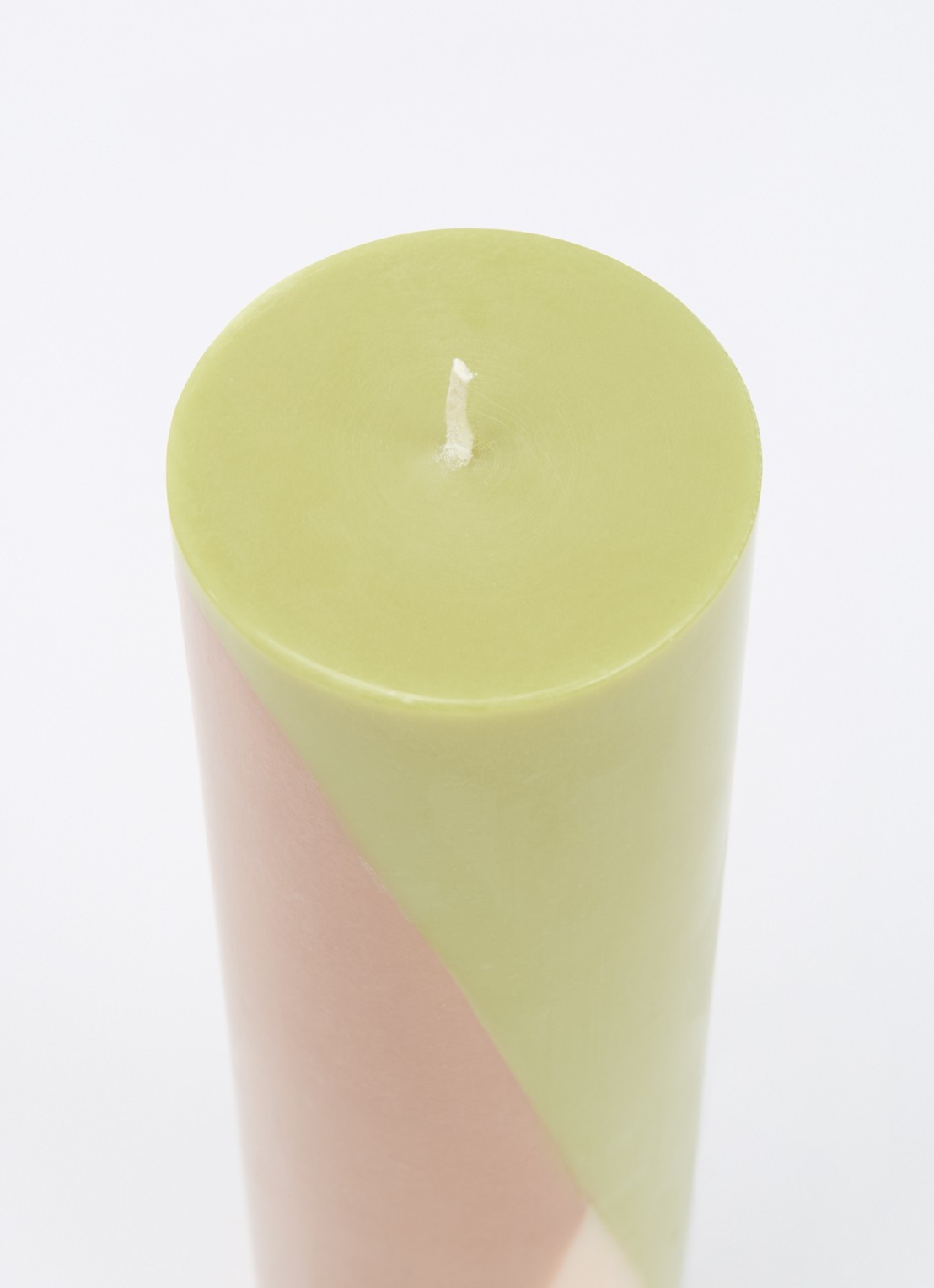 originalhome Pillar Diagonal Tall kaars 25 cm - voorkant 2 lichtgroen
