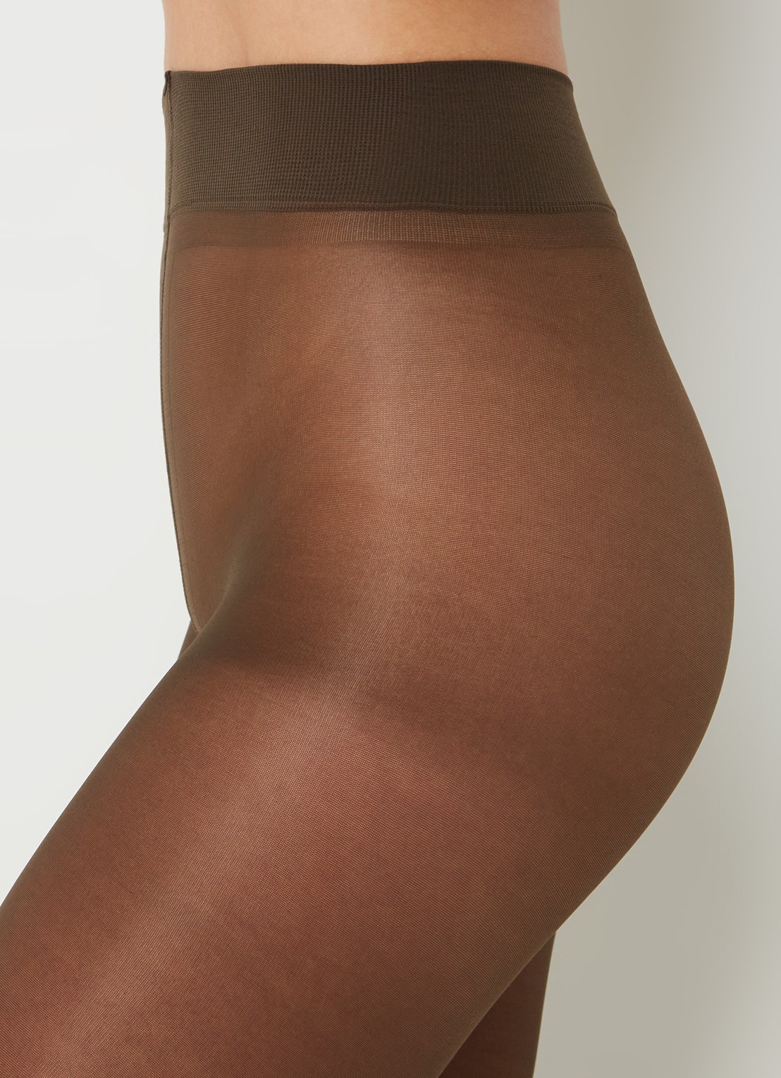 Oroblu Different panty in 40 denier brown - detail 2 bruin