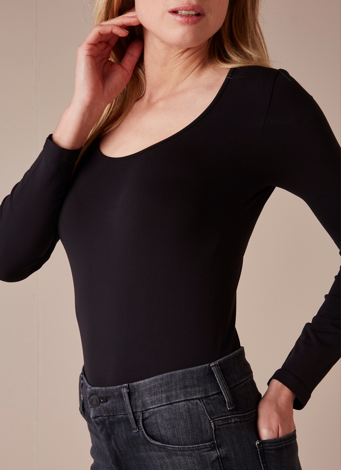 Oroblu Dolcevita body met ronde hals en lange mouw - detail 4 zwart