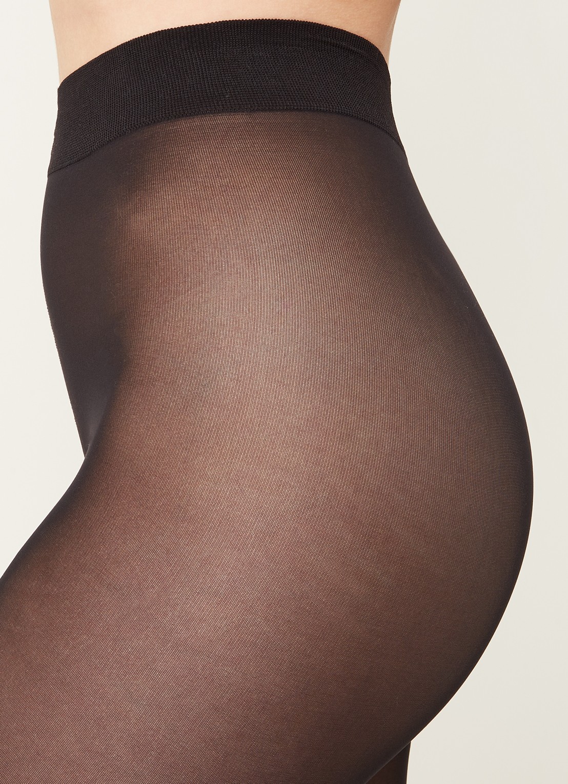 Oroblu Intense panty in 50 denier - detail 4 zwart