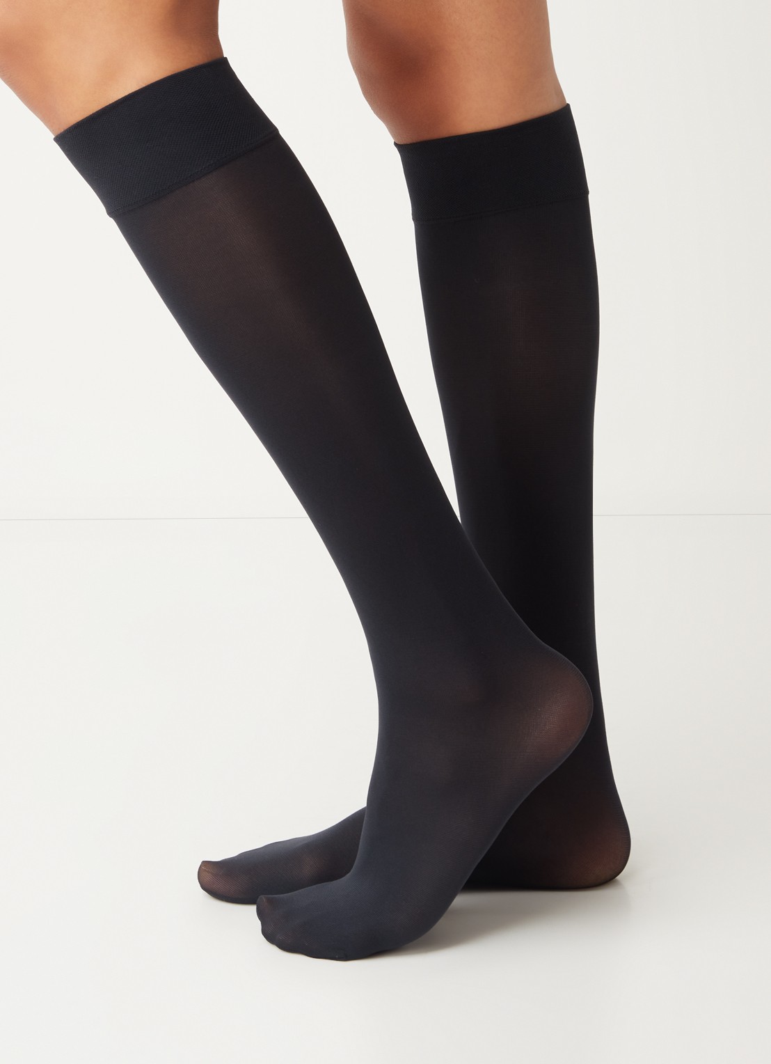 Oroblu Mi-Bas Opaque pantysokken in 50 denier - voorkant 3 donkerblauw