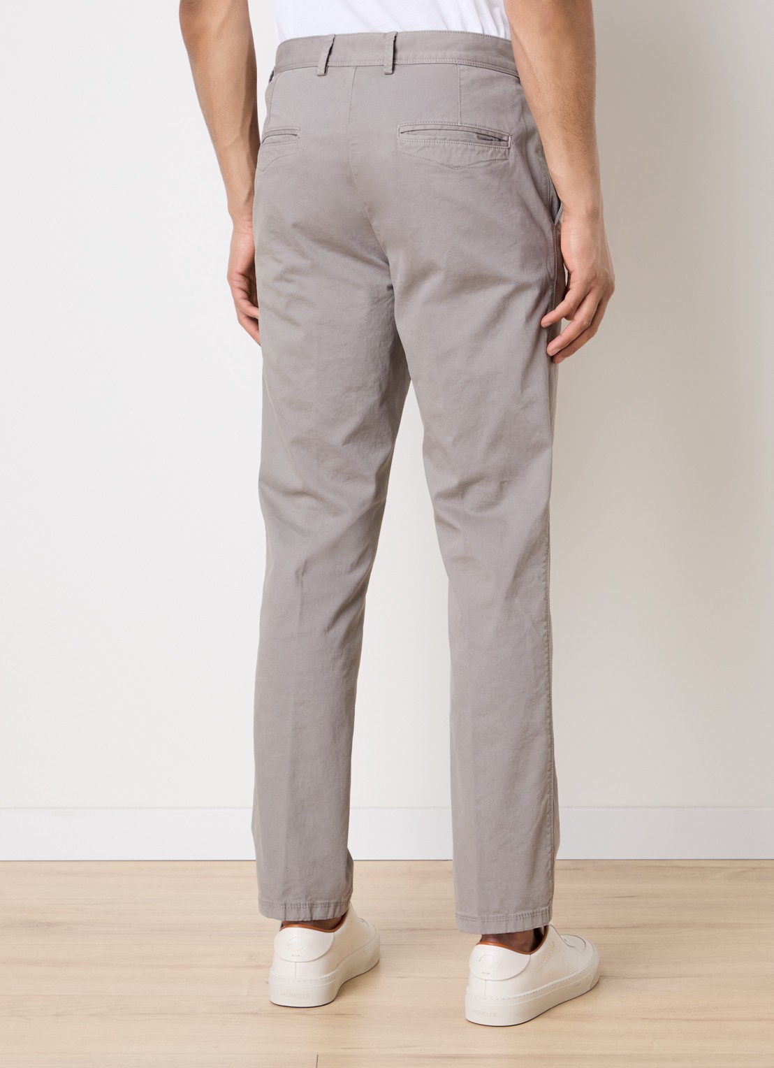 Oscar Jacobson Danik straight fit chino met steekzakken - achterkant 4 donkerbeige