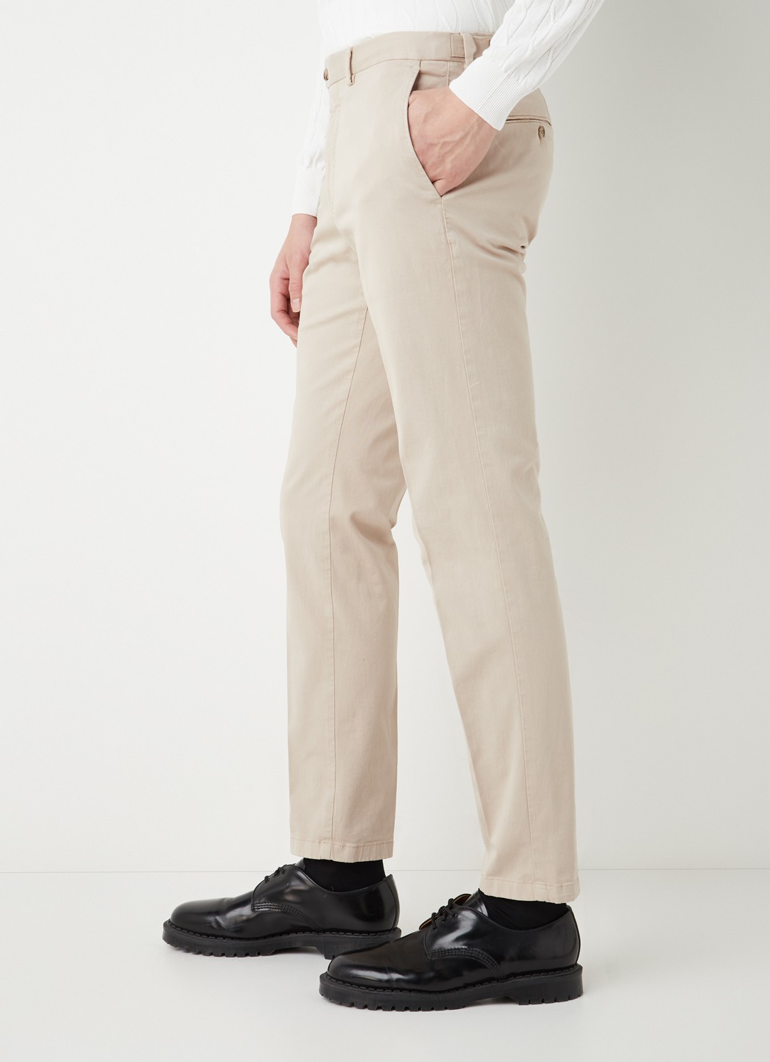 Oscar Jacobson Danwick straight fit chino met stretch  - detail 5 beige