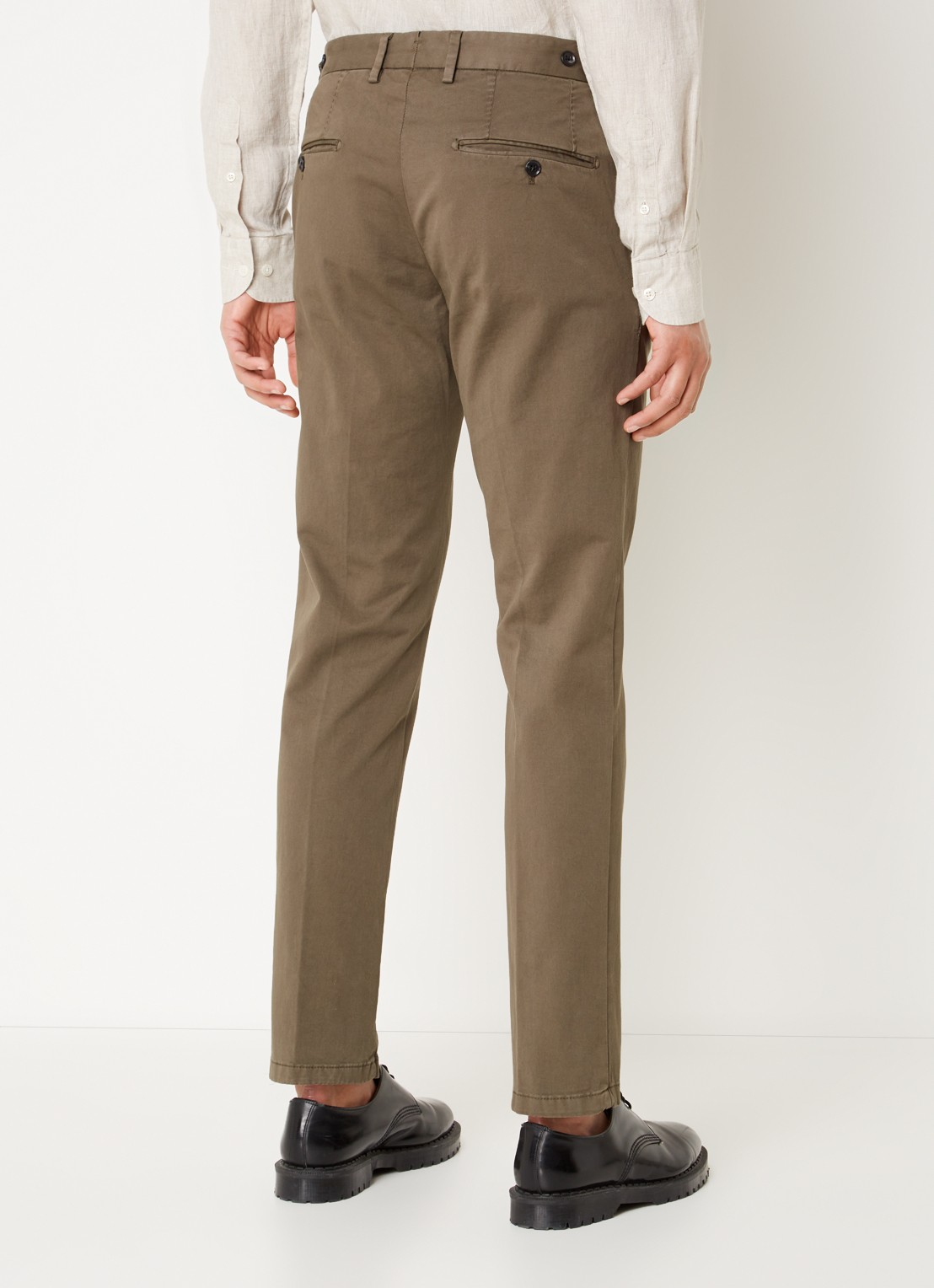 Oscar Jacobson Danwick straight fit chino met stretch  - achterkant olijfgroen