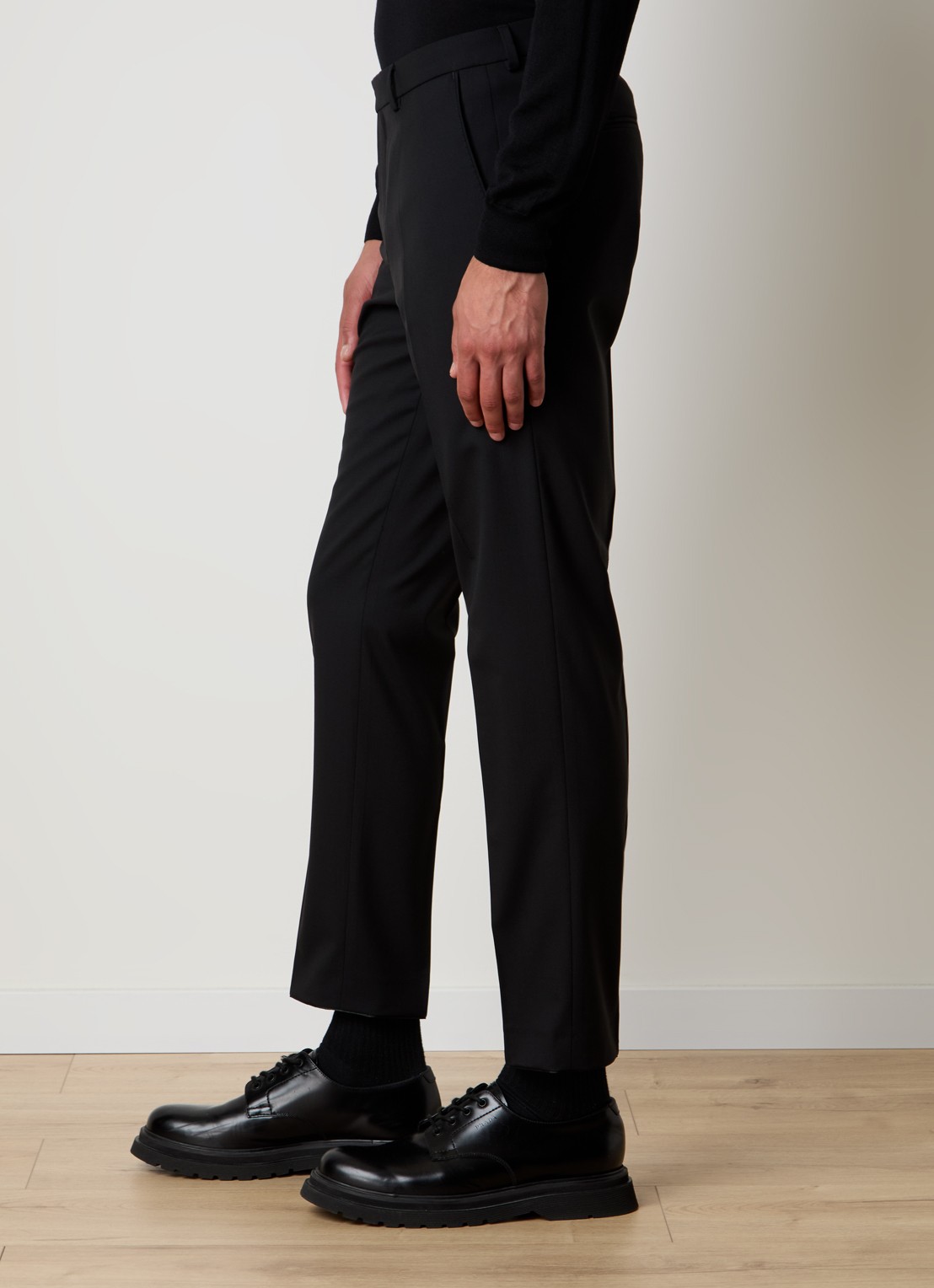 Oscar Jacobson Denz slim fit pantalon van wol met steekzakken - detail 5 zwart