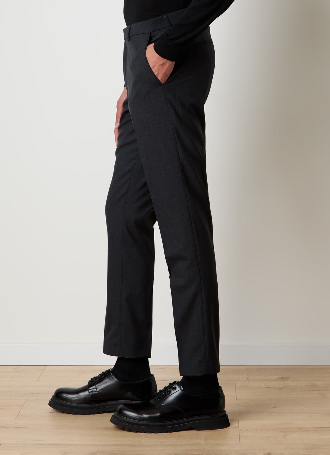 Oscar Jacobson Denz slim fit pantalon van wol met steekzakken - detail 5 donkergrijs