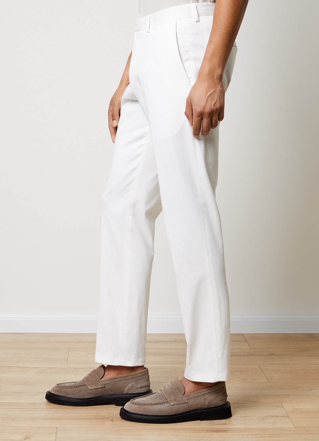 Oscar Jacobson Denz tapered fit chino met steekzakken - detail 2 gebroken wit
