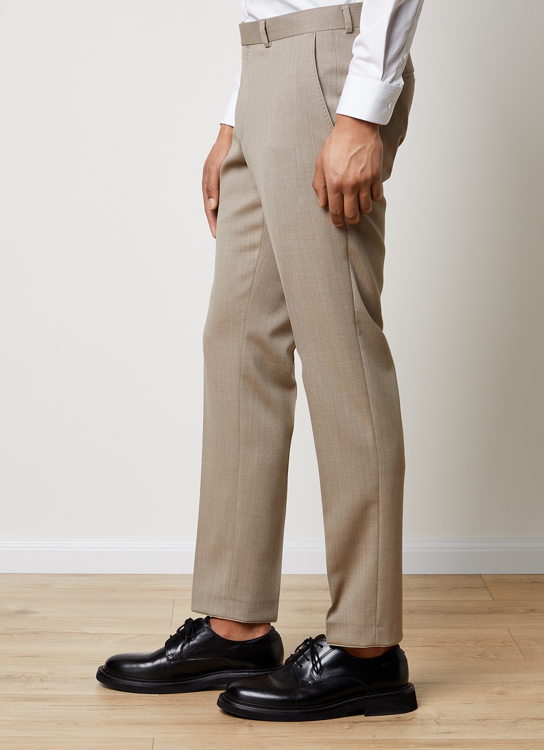 Oscar Jacobson Denz tapered fit chino met steekzakken - detail 2 zand