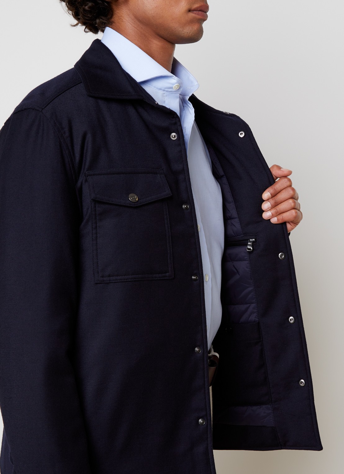 Oscar Jacobson Gewatteerd overshirt van wol met borstzakken - detail 2 donkerblauw