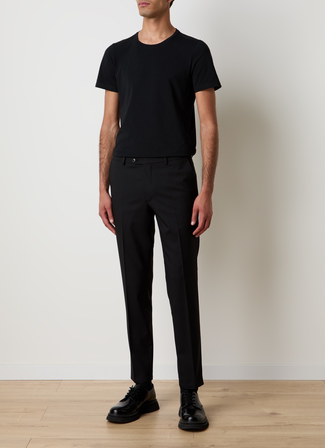 Oscar Jacobson Kyran T-shirt met stretch - voorkant 5 zwart