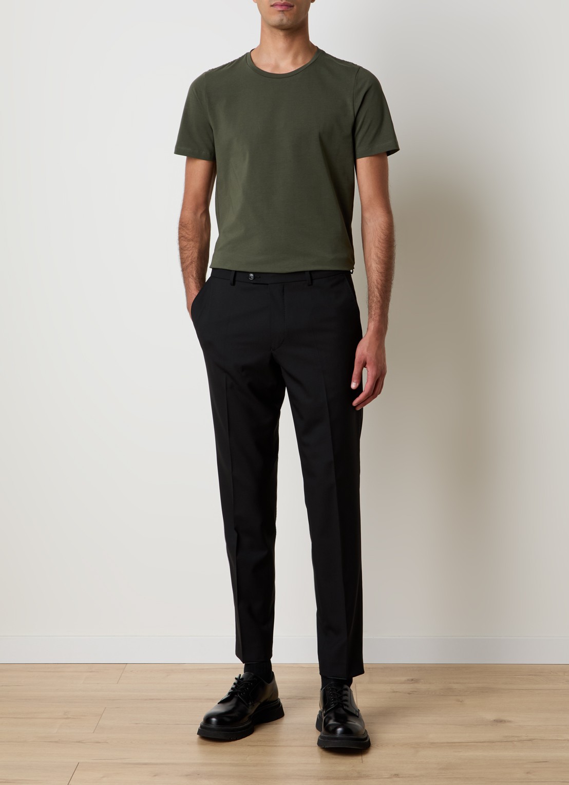Oscar Jacobson Kyran T-shirt met stretch - voorkant 2 olijfgroen