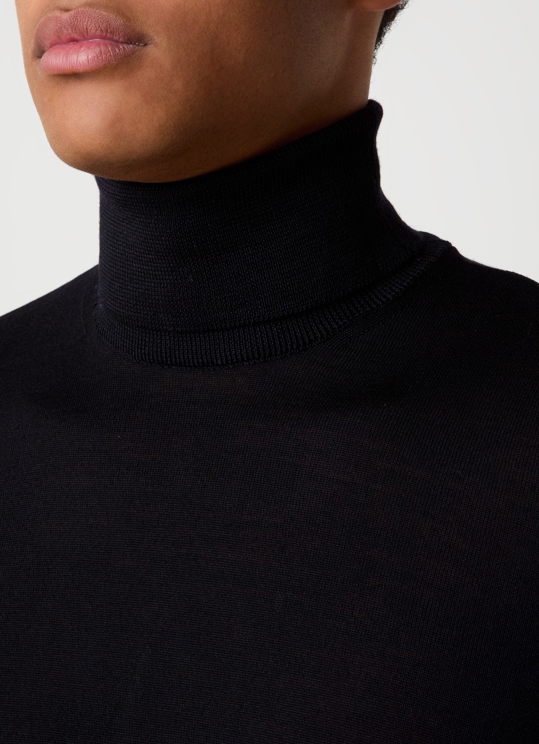 Oscar Jacobson Marcel fijngebreide coltrui van scheerwol - detail 3 donkerblauw