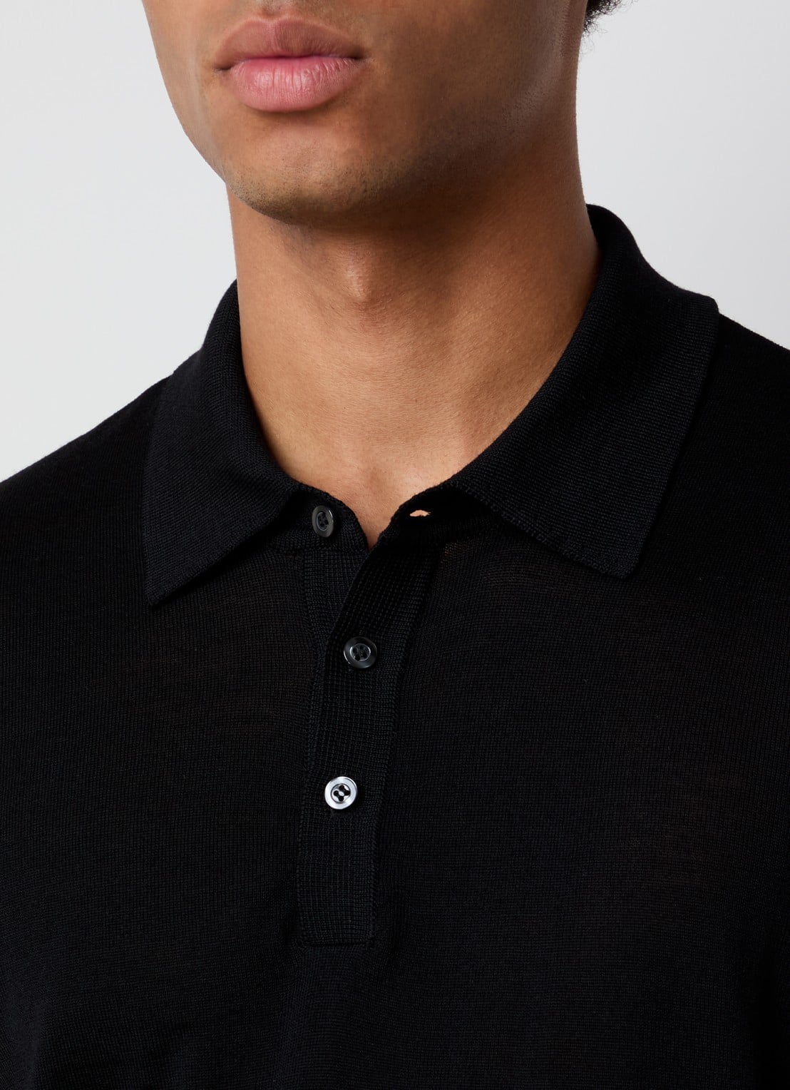 Oscar Jacobson Melvin fijngebreide regular fit polo van scheerwol - detail 4 zwart