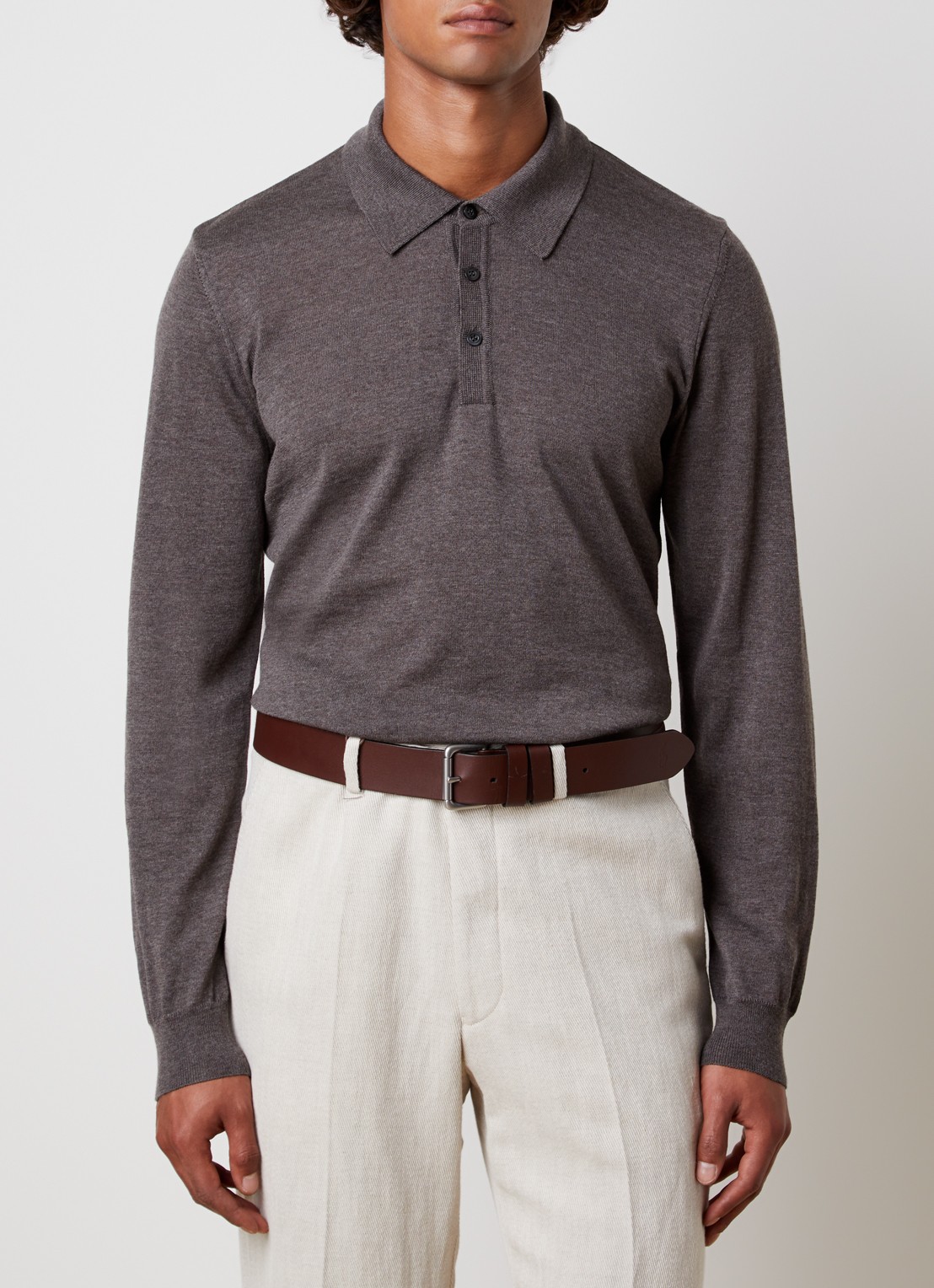 Oscar Jacobson Melvin fijngebreide regular fit polo van scheerwol - detail taupe