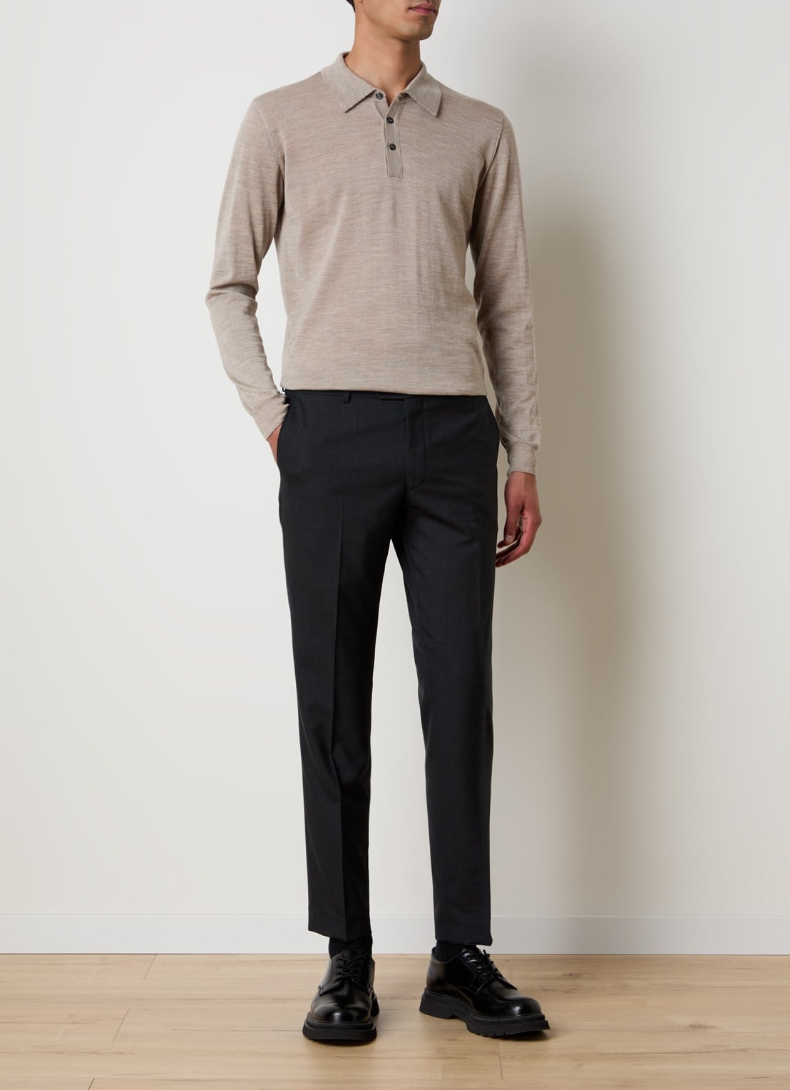 Oscar Jacobson Melvin fijngebreide regular fit polo van scheerwol - voorkant 5 donkerbeige