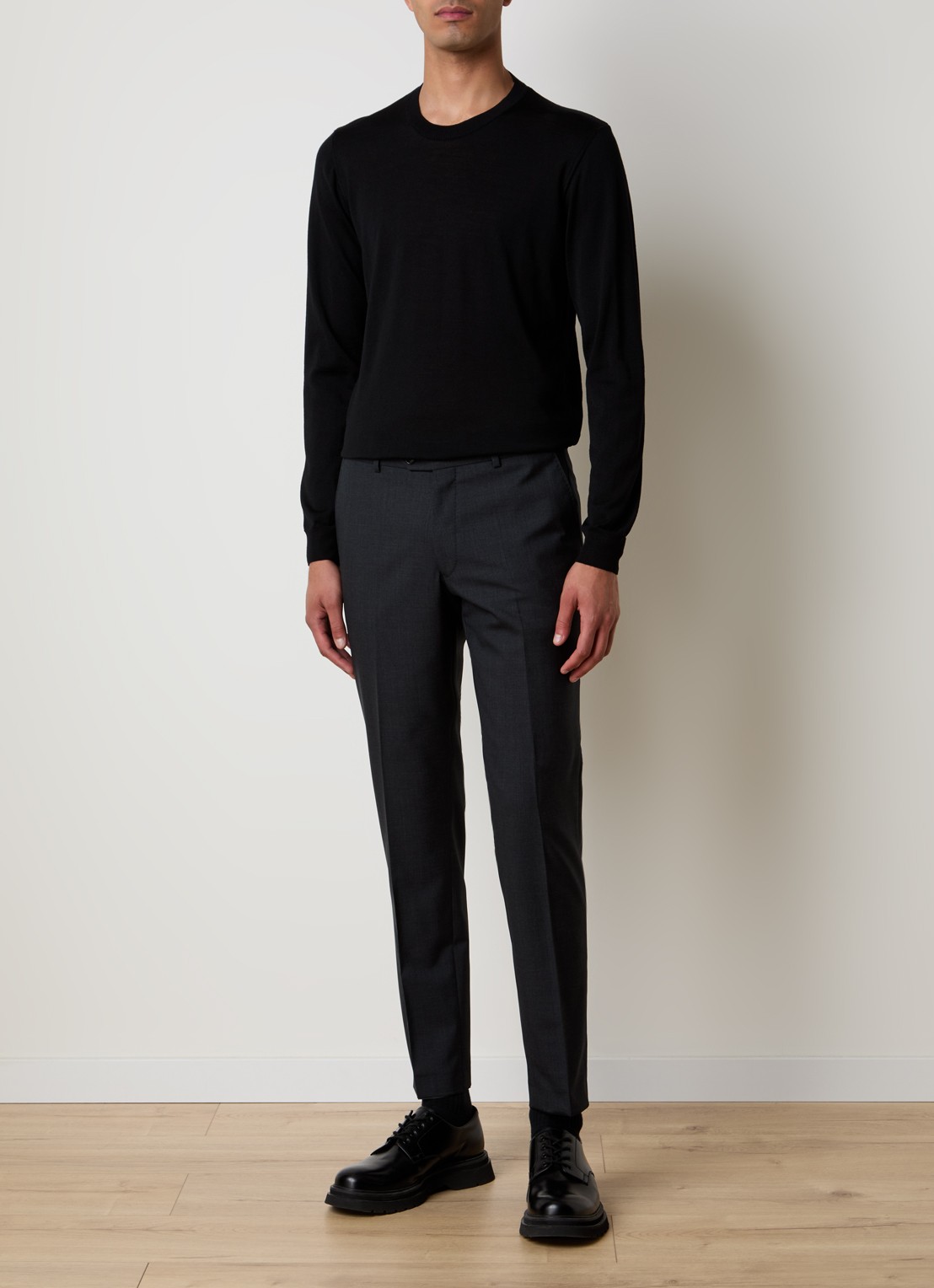 Oscar Jacobson Miguel fijngebreide pullover van scheerwol - voorkant 2 zwart