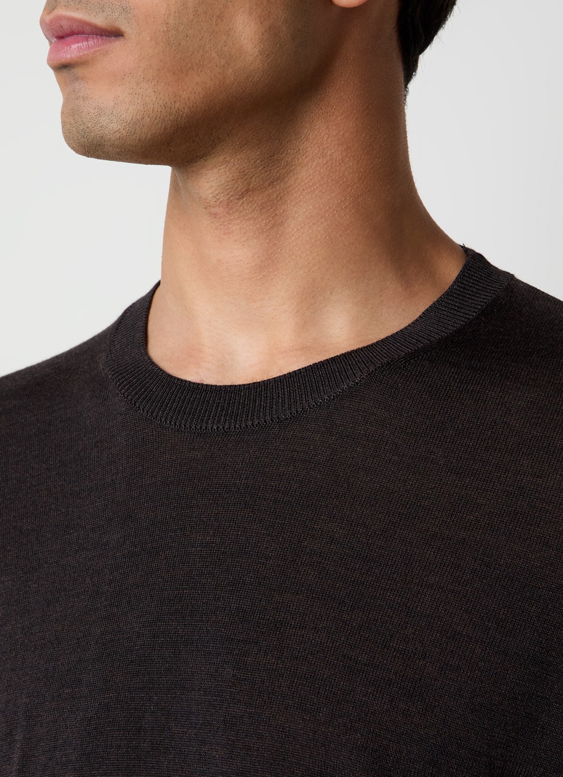 Oscar Jacobson Miguel fijngebreide pullover van scheerwol - detail 4 donkerbruin