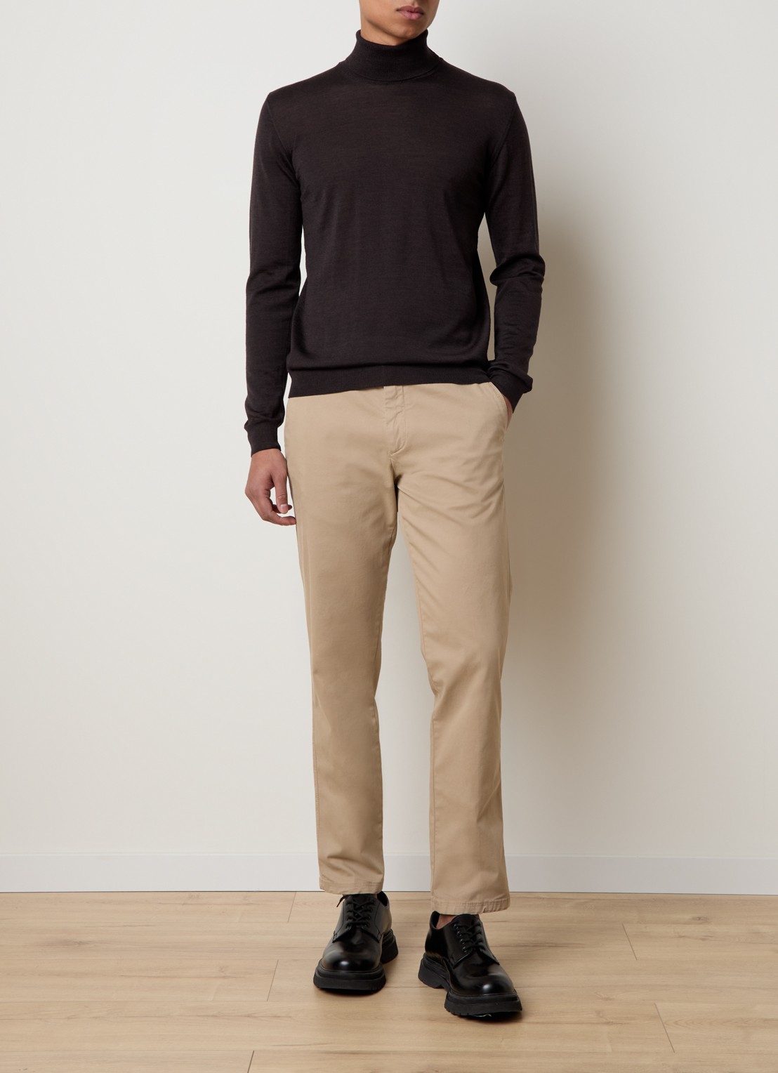 Oscar Jacobson Tapered fit chino met steekzakken  - voorkant 3 beige