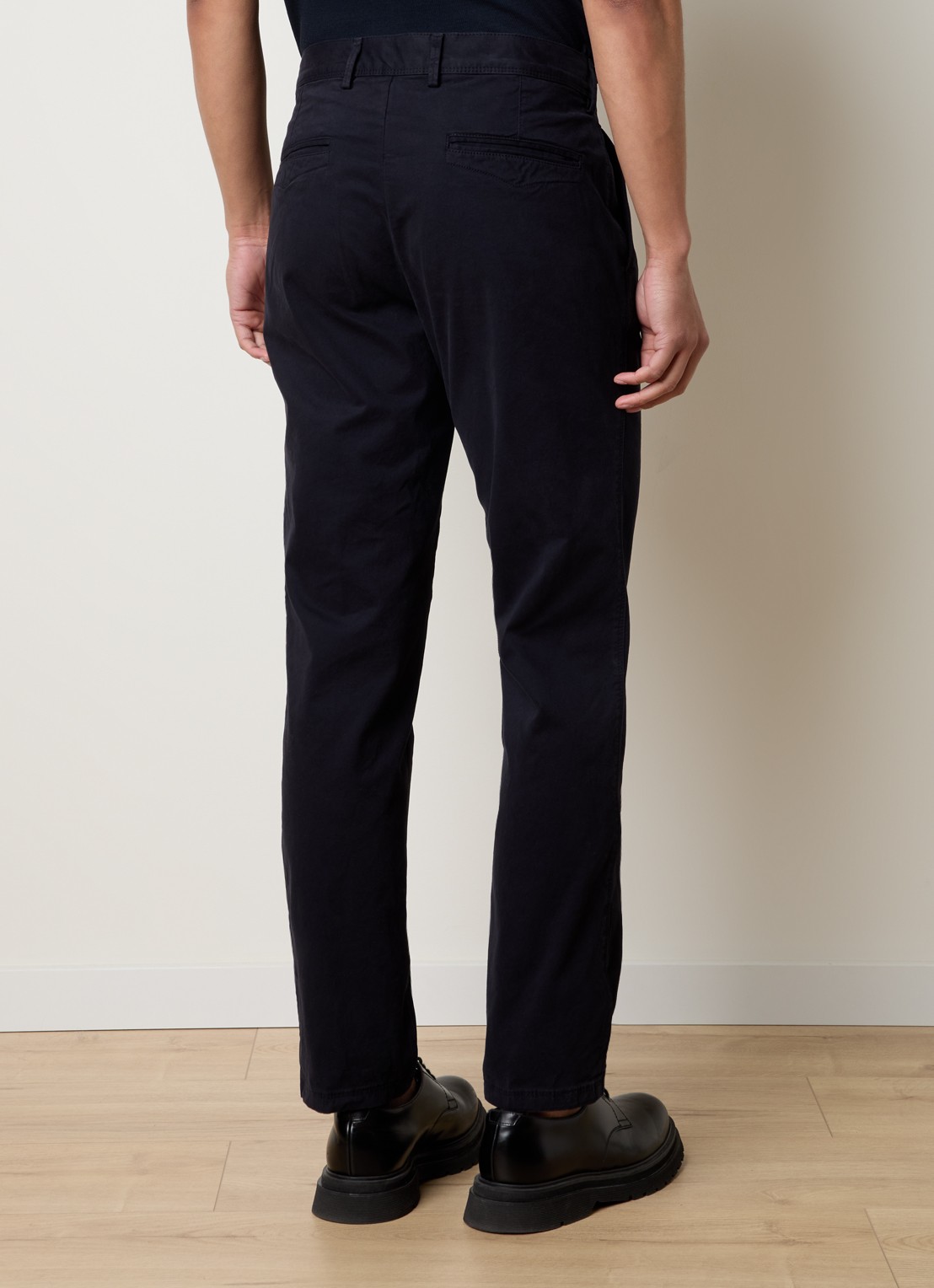 Oscar Jacobson Tapered fit chino met steekzakken  - achterkant donkerblauw
