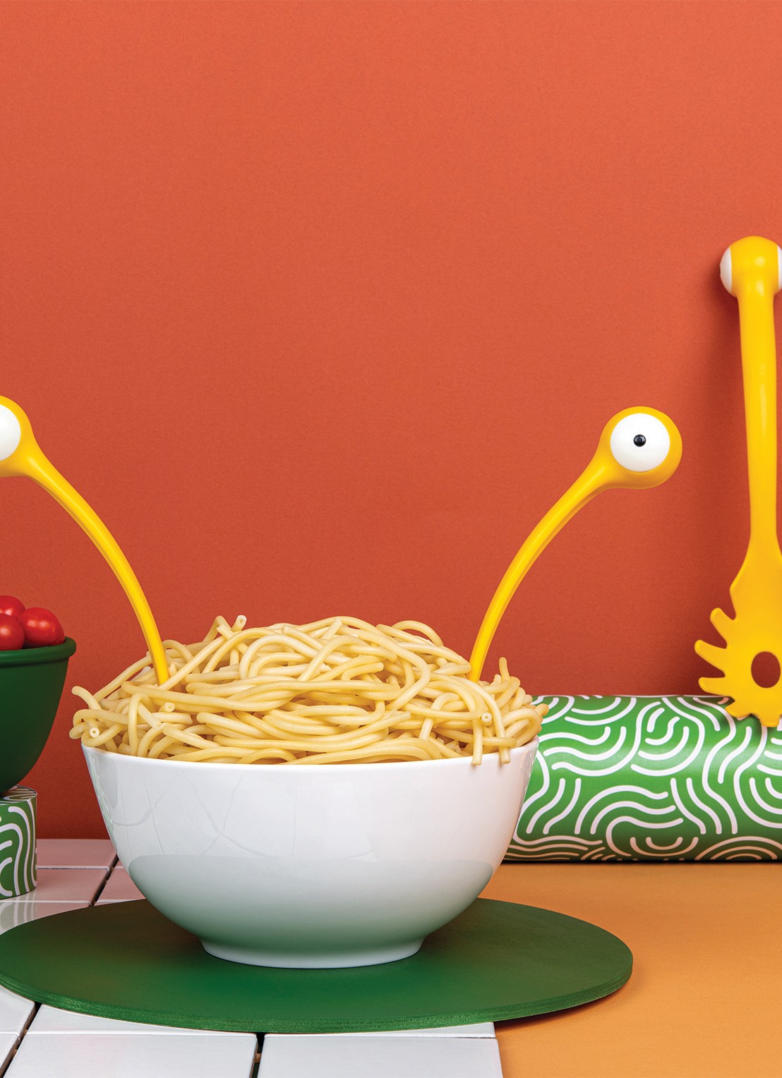 Ototo Pasta Monsters pasta & opscheplepel - detail geel