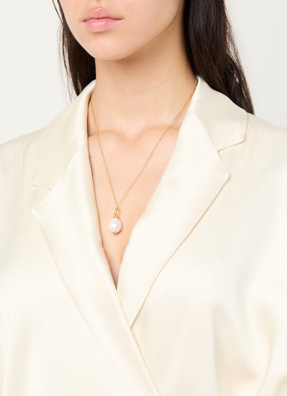 Ottoman Hands Ava ketting met imitatieparel verguld - voorkant 6 goud
