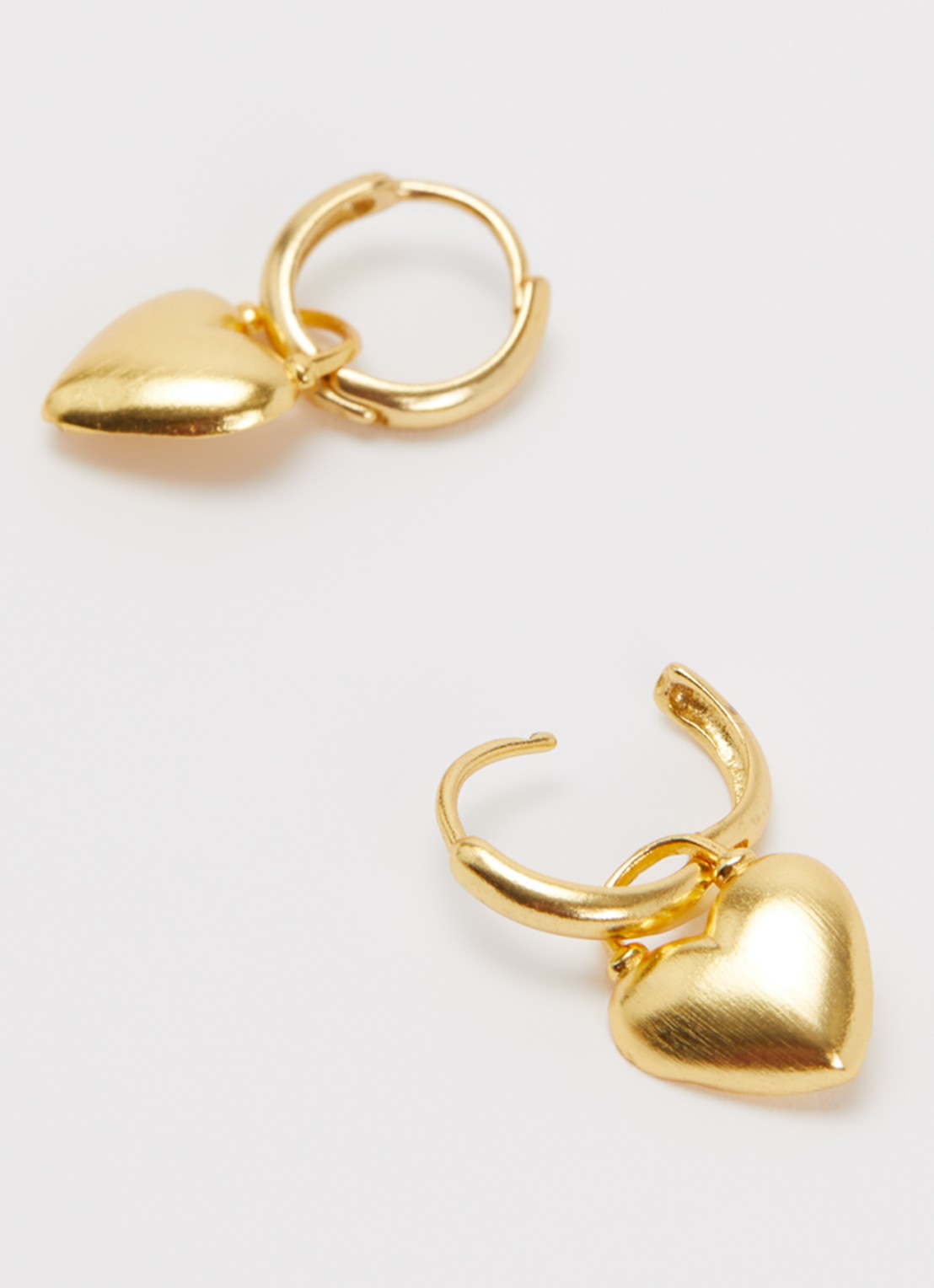 Ottoman Hands Niko Heart oorringen verguld - detail 3 goud