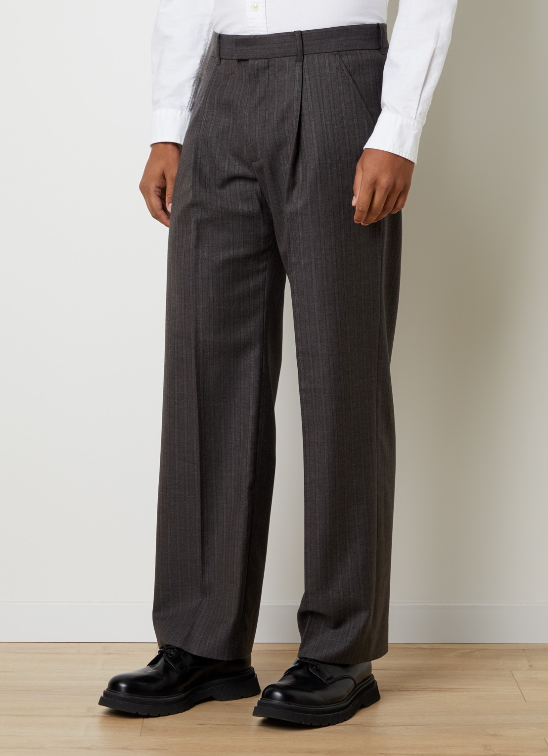 Our Legacy Slack straight fit pantalon in scheerwolblend met steekzakken - detail donkergrijs
