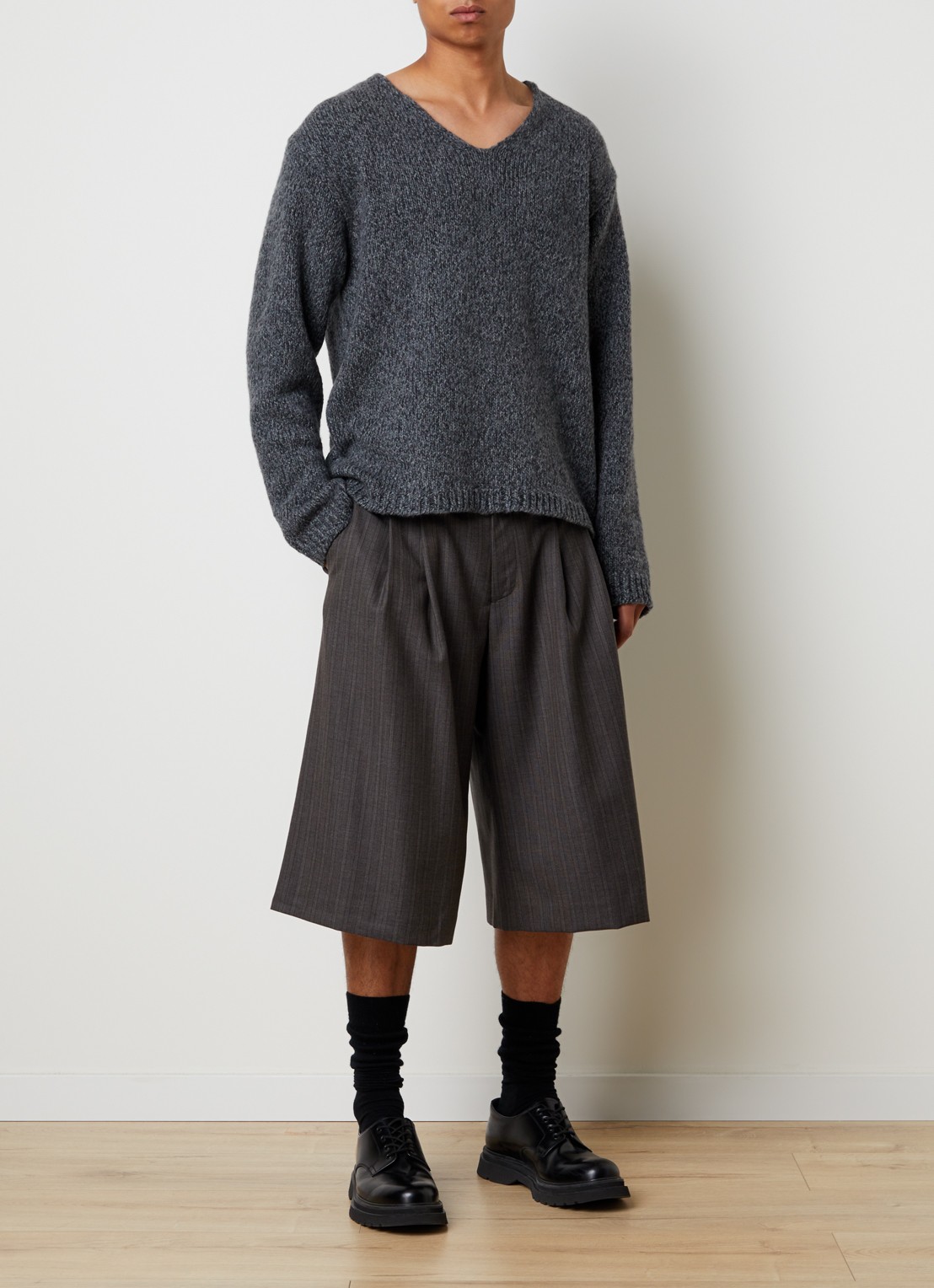 Our Legacy Wide fit korte broek in wolblend met steekzakken - voorkant 3 lichtbruin