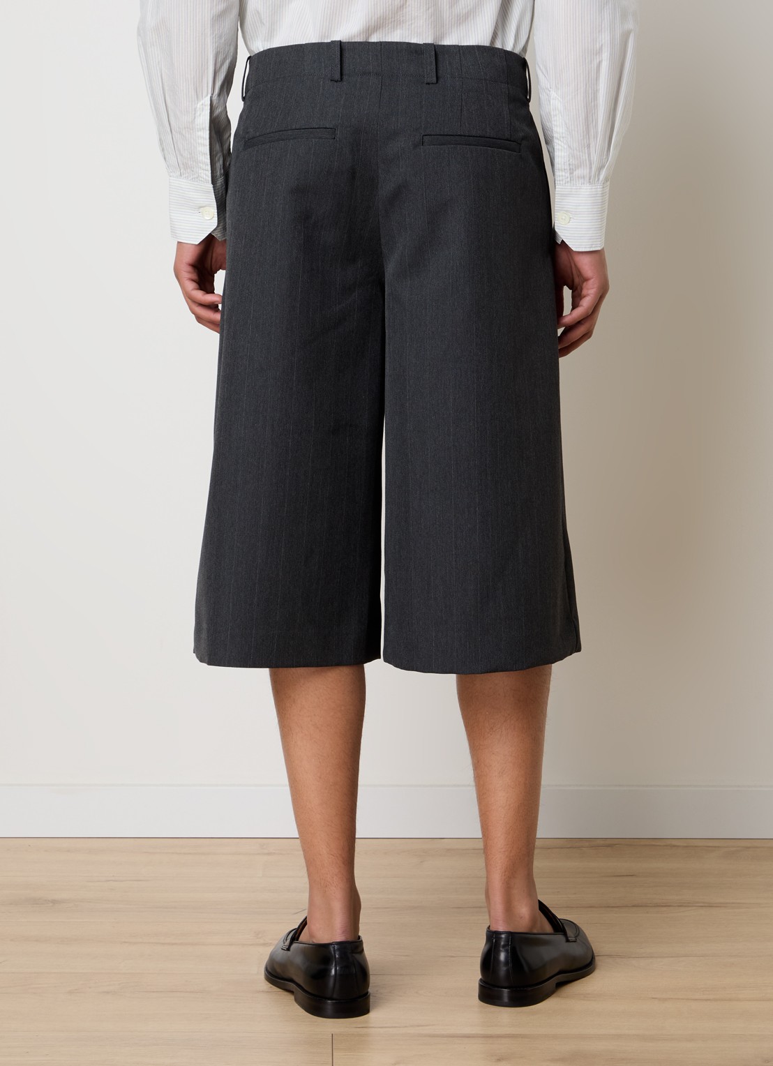 Our Legacy Wide fit korte broek met steekzakken - achterkant antraciet