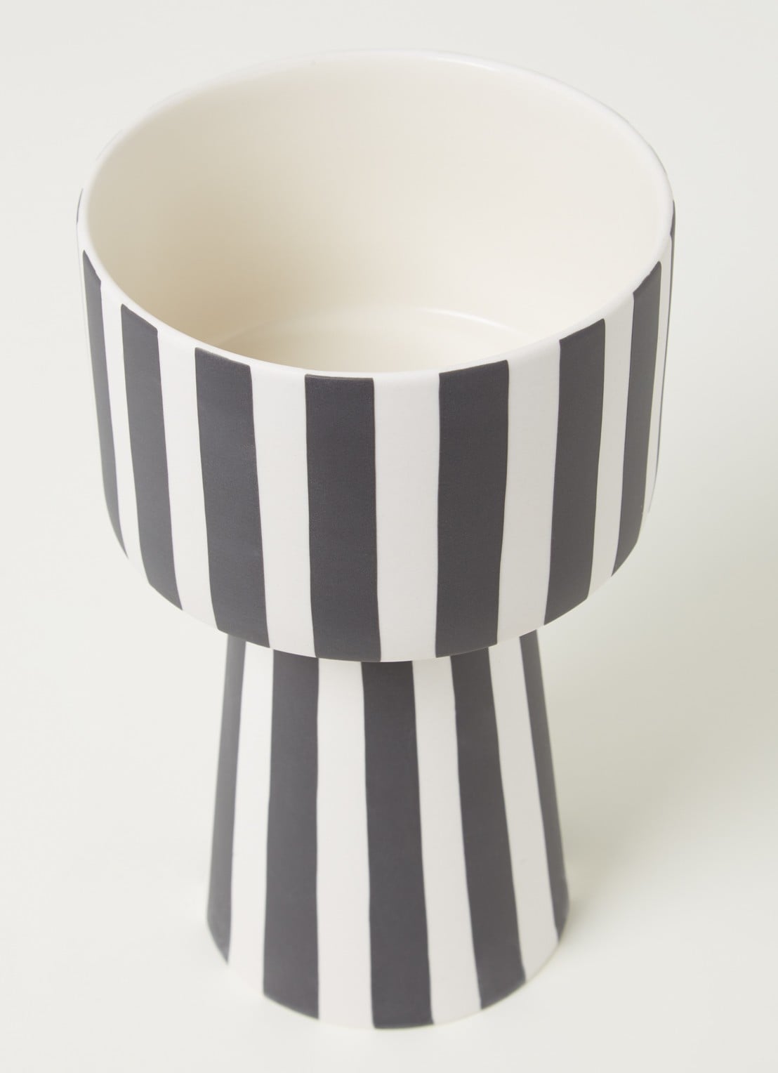 OYOY Living Design Toppu L bloempot van keramiek voor binnen - 24 cm - detail zwart
