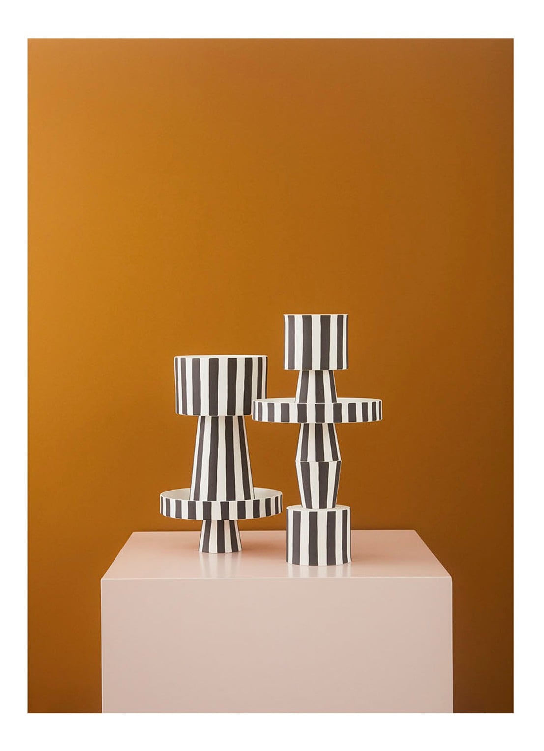 OYOY Living Design Toppu L bloempot van keramiek voor binnen - 24 cm - detail 3 zwart
