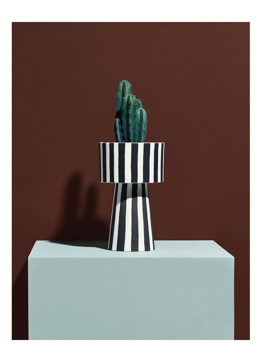 OYOY Living Design Toppu L bloempot van keramiek voor binnen - 24 cm - voorkant 5 zwart