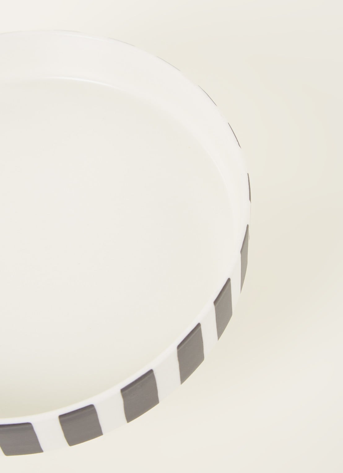 OYOY Living Design Toppu plateau 20 cm - detail zwart